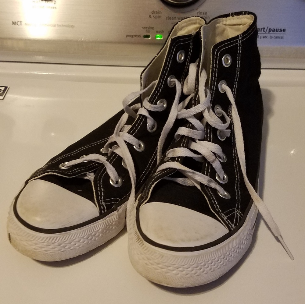 2 pairs of converse.. black and white high tops